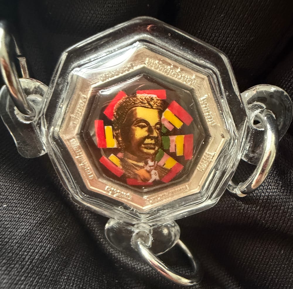                 阿贊速 2568年 澤度金純銀 Locket 經文小盒子 [限量編號: 82]
              